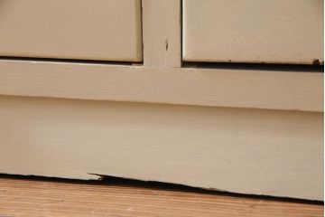 ペイント家具　ナラ材　ふんわりとした色合いの大振りな重ね戸棚(収納棚、食器棚)