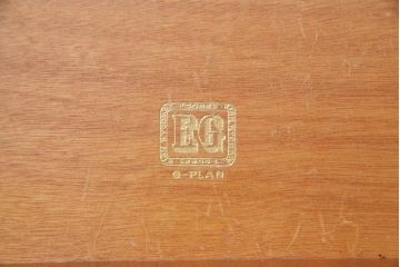 ヴィンテージ家具　北欧ビンテージ　G-PLAN　BBシリーズ　ブラックの脚がおしゃれなサイドボード(リビングボード、収納棚)(1)