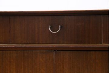 ヴィンテージ家具　北欧ビンテージ　G-PLAN　BBシリーズ　ブラックの脚がおしゃれなサイドボード(リビングボード、収納棚)(1)