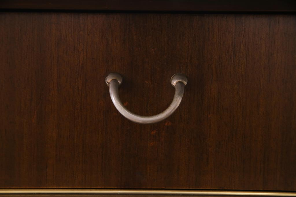 ヴィンテージ家具　北欧ビンテージ　G-PLAN　BBシリーズ　ブラックの脚がおしゃれなサイドボード(リビングボード、収納棚)(1)