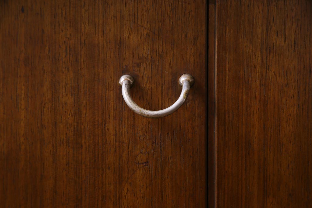 ヴィンテージ家具　北欧ビンテージ　G-PLAN　BBシリーズ　ブラックの脚がおしゃれなサイドボード(リビングボード、収納棚)(1)