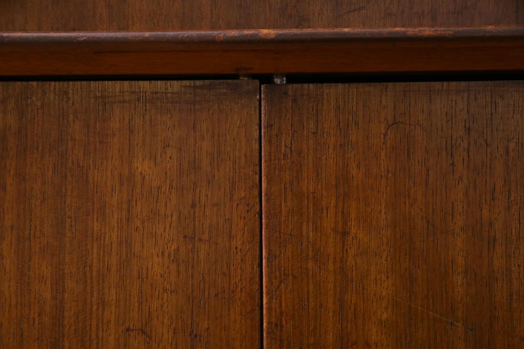 ヴィンテージ家具　北欧ビンテージ　G-PLAN　BBシリーズ　ブラックの脚がおしゃれなサイドボード(リビングボード、収納棚)(1)