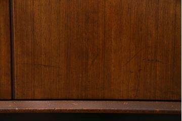 ヴィンテージ家具　北欧ビンテージ　G-PLAN　BBシリーズ　ブラックの脚がおしゃれなサイドボード(リビングボード、収納棚)(1)