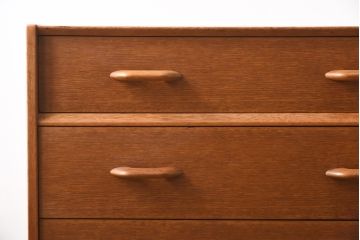 ヴィンテージ家具　北欧ビンテージ　G-PLAN(ジープラン)　オーク材　温かな雰囲気漂う明るい木肌のチェスト(引き出し)