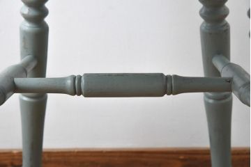 ペイント家具　ビーチ材　丸い座面が可愛らしいフランスアンティークのダイニングチェア(椅子)