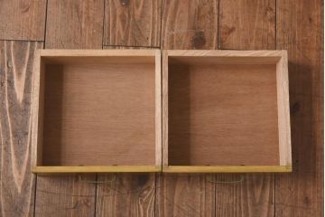 レトロ家具　昭和レトロ　栓材　明るい色合いと凝ったデザインが魅力的なキャビネット(戸棚、収納棚、本箱)