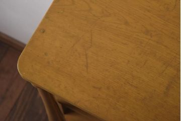 レトロ家具　昭和レトロ　栓材　明るい色合いと凝ったデザインが魅力的なキャビネット(戸棚、収納棚、本箱)