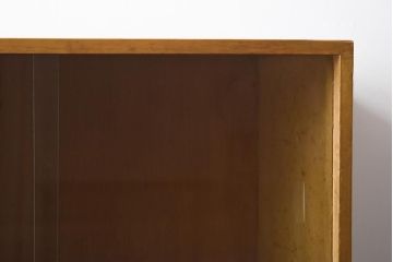 レトロ家具　昭和レトロ　栓材　明るい色合いと凝ったデザインが魅力的なキャビネット(戸棚、収納棚、本箱)