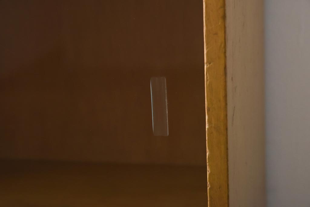 レトロ家具　昭和レトロ　栓材　明るい色合いと凝ったデザインが魅力的なキャビネット(戸棚、収納棚、本箱)