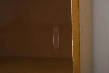 レトロ家具　昭和レトロ　栓材　明るい色合いと凝ったデザインが魅力的なキャビネット(戸棚、収納棚、本箱)