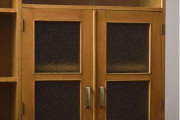 レトロ家具　昭和レトロ　栓材　明るい色合いと凝ったデザインが魅力的なキャビネット(戸棚、収納棚、本箱)