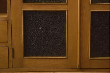 レトロ家具　昭和レトロ　栓材　明るい色合いと凝ったデザインが魅力的なキャビネット(戸棚、収納棚、本箱)