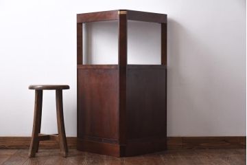 中古　松本民芸家具　シックな扉のデザインの隅棚(コーナーキャビネット、収納棚)