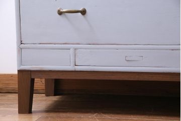 ペイント家具　レトロガラス入り　丸窓がおしゃれな脚付きテレビボード(リビングボード)