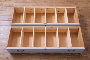 ペイント家具　レトロガラス入り　丸窓がおしゃれな脚付きテレビボード(リビングボード)
