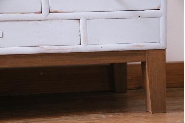 ペイント家具　レトロガラス入り　丸窓がおしゃれな脚付きテレビボード(リビングボード)