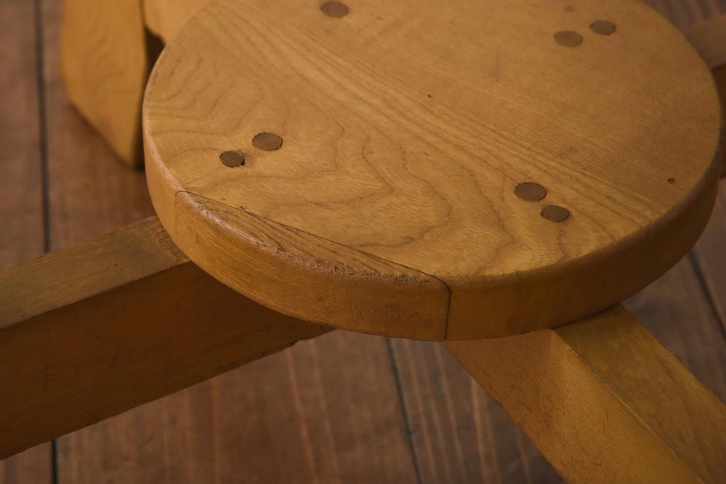 レトロ家具　昭和レトロ　栓材　あたたかな空間づくりに活躍するコーヒーテーブル(ラウンドテーブル、花台)