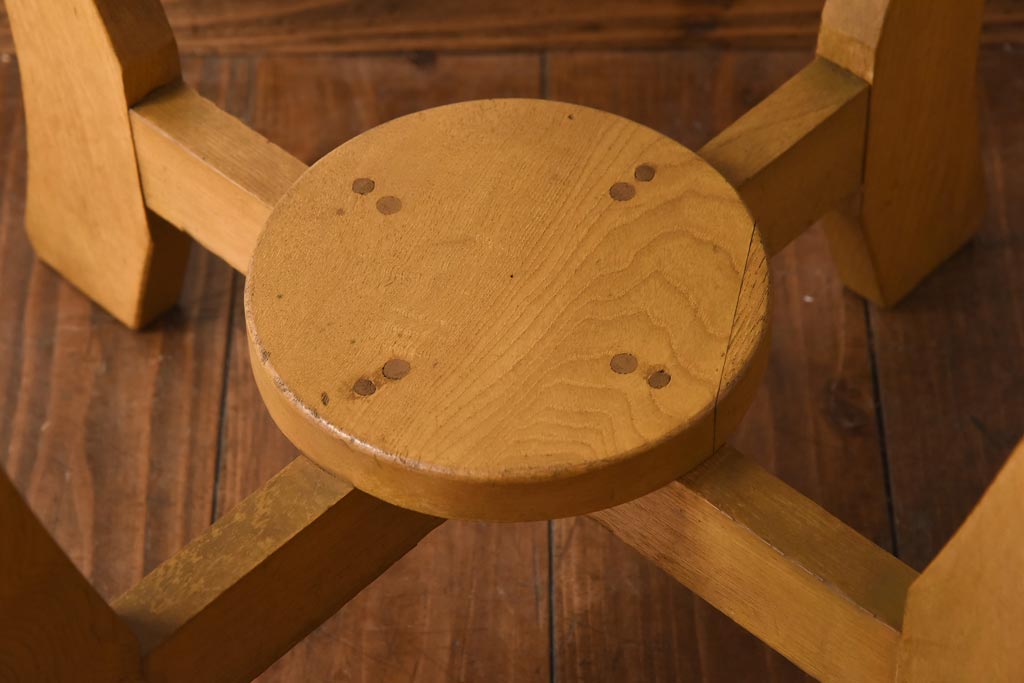 レトロ家具　昭和レトロ　栓材　あたたかな空間づくりに活躍するコーヒーテーブル(ラウンドテーブル、花台)