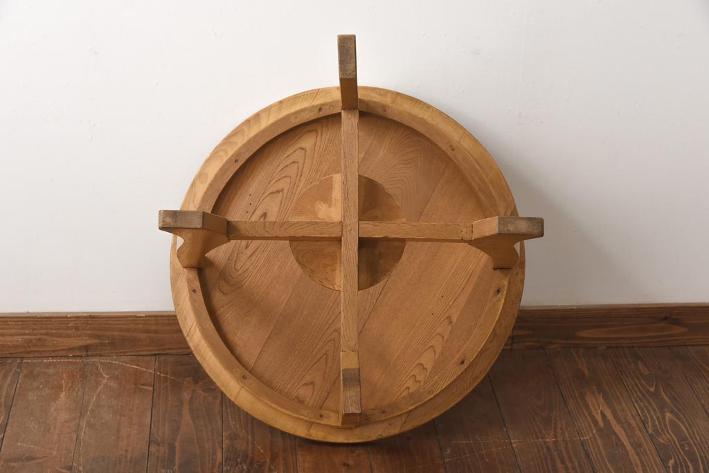 レトロ家具　昭和レトロ　栓材　あたたかな空間づくりに活躍するコーヒーテーブル(ラウンドテーブル、花台)