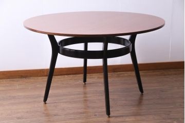 ヴィンテージ家具　北欧ビンテージ　G-PLAN(ジープラン)　BBシリーズ　レアデザインのラウンドテーブル(ダイニングテーブル、カフェテーブル)