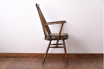ヴィンテージ家具　イギリスビンテージ　ERCOL(アーコール)　ゴールドスミス　凛とした佇まいのクッション付きアームチェア(椅子)(1)