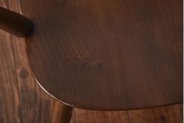 ヴィンテージ家具　イギリスビンテージ　ERCOL(アーコール)　ゴールドスミス　凛とした佇まいのクッション付きアームチェア(椅子)(1)