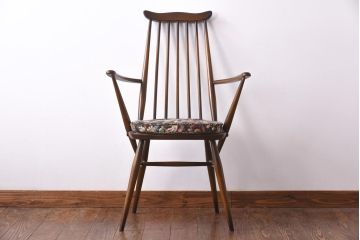 ヴィンテージ家具　イギリスビンテージ　ERCOL(アーコール)　ゴールドスミス　凛とした佇まいのクッション付きアームチェア(椅子)(2)