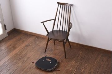 ヴィンテージ家具　イギリスビンテージ　ERCOL(アーコール)　ゴールドスミス　凛とした佇まいのクッション付きアームチェア(椅子)(2)