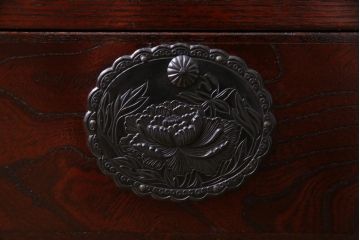 中古　仙台民芸箪笥(仙台箪笥)　欅産業　拭き漆塗り　華やかな金具の茶箪笥(茶棚、飾り棚)