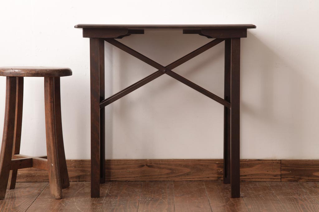 中古　山葉(ヤマハ、日本楽器)　シンプルな透かしがアクセントの折りたたみ式のサイドテーブル(折り畳み机)