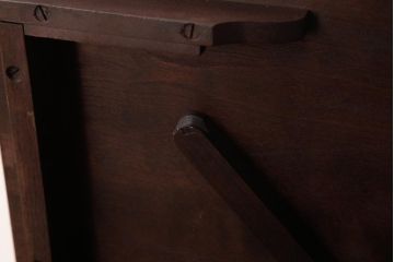 中古　山葉(ヤマハ、日本楽器)　シンプルな透かしがアクセントの折りたたみ式のサイドテーブル(折り畳み机)