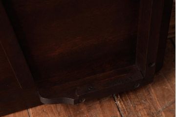 中古　山葉(ヤマハ、日本楽器)　シンプルな透かしがアクセントの折りたたみ式のサイドテーブル(折り畳み机)