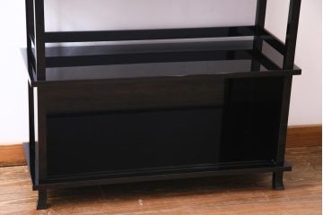 中古　民芸家具　輪島塗　テッセン蒔絵が優美な雰囲気醸し出す飾り棚(茶棚)