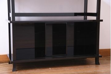 中古　民芸家具　輪島塗　テッセン蒔絵が優美な雰囲気醸し出す飾り棚(茶棚)