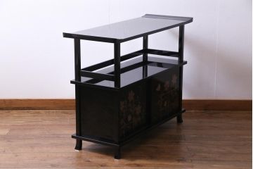 中古　民芸家具　輪島塗　テッセン蒔絵が優美な雰囲気醸し出す飾り棚(茶棚)