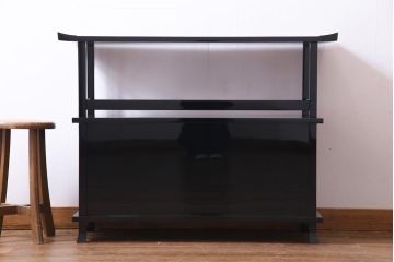 中古　民芸家具　輪島塗　テッセン蒔絵が優美な雰囲気醸し出す飾り棚(茶棚)
