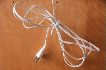 中古　横浜クラシック家具　ダニエル(Daniel)　アーリーアメリカン　A-214　上質な作りのガラスケース(飾り棚、キュリオケース)(定価約67万円)
