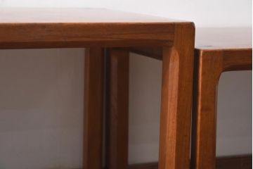 ヴィンテージ家具　北欧ビンテージ　デンマーク　パーケット天板が珍しいチーク材製のネストテーブル(サイドテーブル)