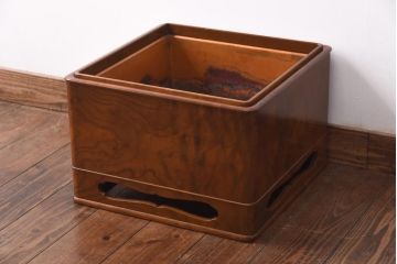 アンティーク雑貨　指物家具　品の良い和の雰囲気漂う桑材製の角火鉢(木製火鉢)