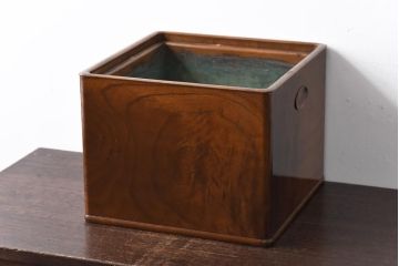 アンティーク雑貨　指物家具　桑材　上品な佇まいの小振りな角火鉢(木製火鉢、手あぶり)