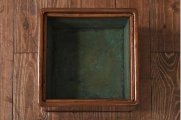アンティーク雑貨　指物家具　桑材　上品な佇まいの小振りな角火鉢(木製火鉢、手あぶり)