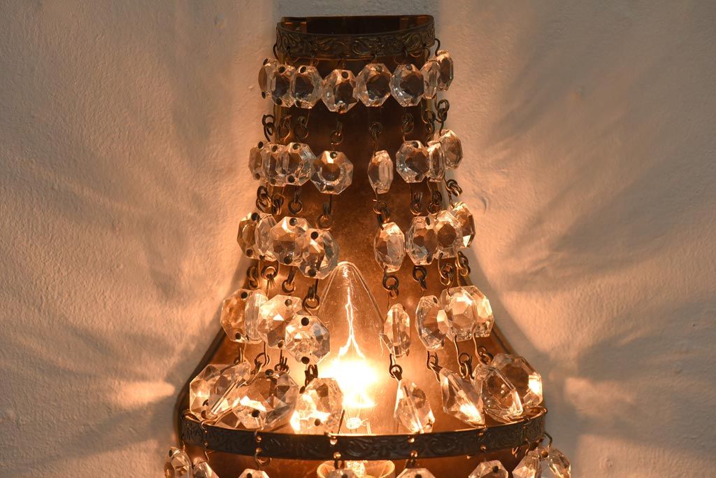 フランスビンテージ　金属製　エンパイア様式　ガラスドロップがお洒落な小振りなウォールランプ(壁掛け照明)(1)