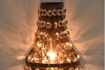 フランスビンテージ　金属製　エンパイア様式　ガラスドロップがお洒落な小振りなウォールランプ(壁掛け照明)(1)