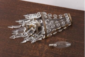 フランスビンテージ　金属製　エンパイア様式　ガラスドロップがお洒落な小振りなウォールランプ(壁掛け照明)(1)