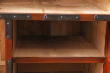 アンティーク家具　和製アンティーク　前面・供縁ケヤキ材　脚付き　味わいと上品さを楽しめる仙台箪笥ローボード(衣装箪笥、引き出し、チェスト)