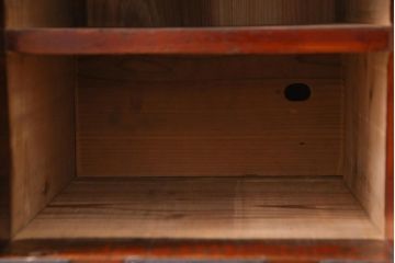 アンティーク家具　和製アンティーク　前面・供縁ケヤキ材　脚付き　味わいと上品さを楽しめる仙台箪笥ローボード(衣装箪笥、引き出し、チェスト)