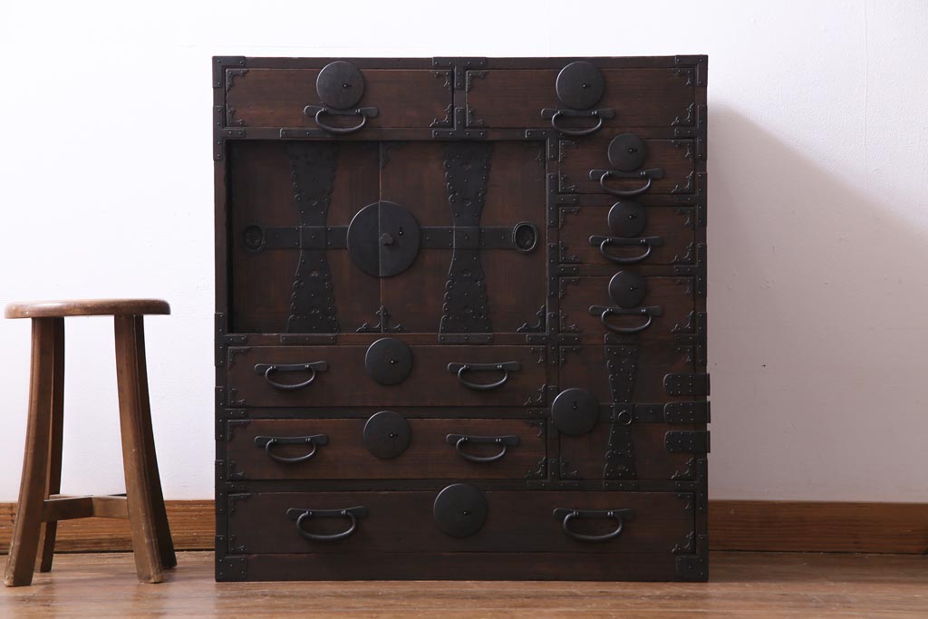 アンティーク家具　和製アンティーク　明治大正期　総桐材　味わいと渋さが格好良い関東帳場箪笥(時代箪笥、和タンス、桐箪笥、桐たんす)