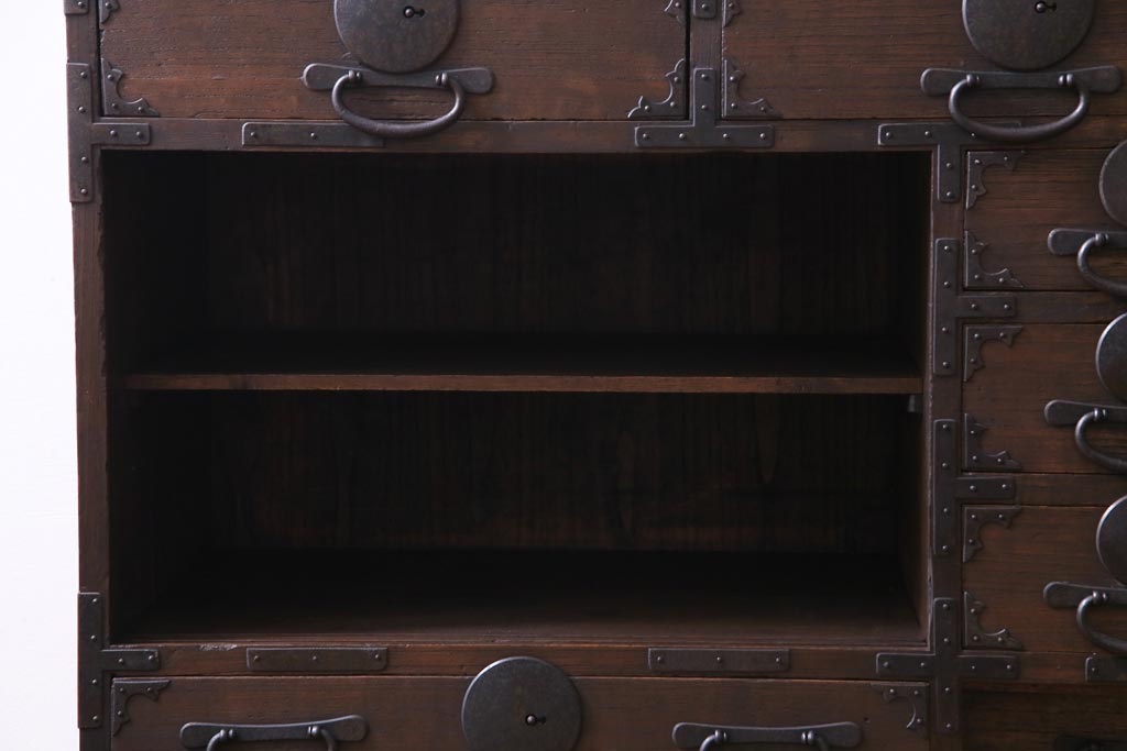 アンティーク家具　和製アンティーク　明治大正期　総桐材　味わいと渋さが格好良い関東帳場箪笥(時代箪笥、和タンス、桐箪笥、桐たんす)