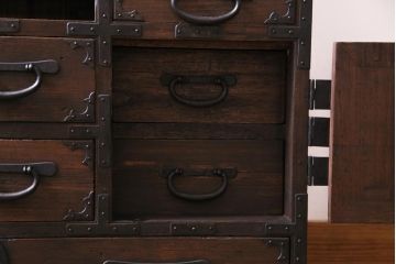 アンティーク家具　和製アンティーク　明治大正期　総桐材　味わいと渋さが格好良い関東帳場箪笥(時代箪笥、和タンス、桐箪笥、桐たんす)