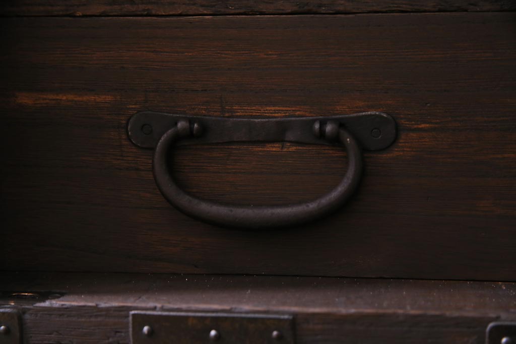 アンティーク家具　和製アンティーク　明治大正期　総桐材　味わいと渋さが格好良い関東帳場箪笥(時代箪笥、和タンス、桐箪笥、桐たんす)